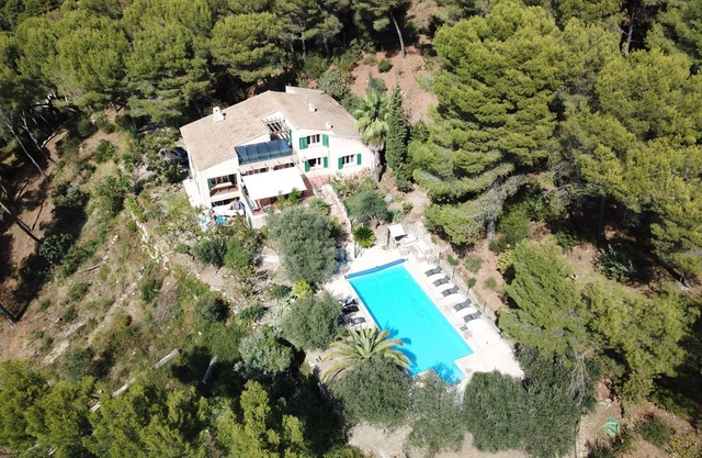 Villa Lentis Hermosa villa con gran piscina climatizada en las colinas de Niza