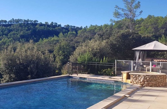 Villa 'Les Chenes Verts' con piscina privada, terraza compartida y Wi-Fi