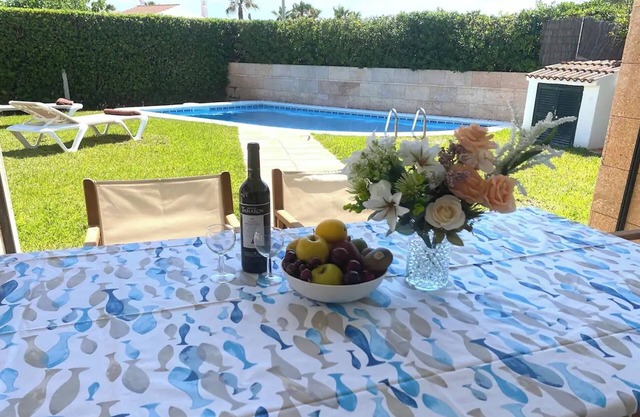 Villa 'Los Tres' con piscina privada, Wi-Fi y aire acondicionado