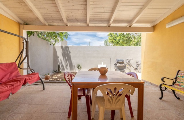 Villa 'Luciano' con terraza privada, jardín privado y aire acondicionado
