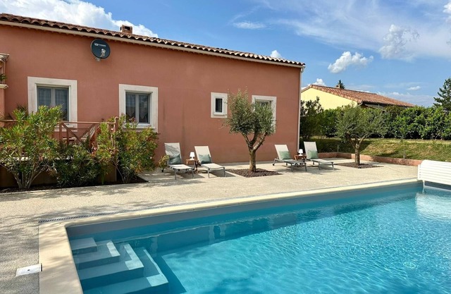 Villa MaBri, moderna villa de vacaciones con piscina y todas las comodidades.