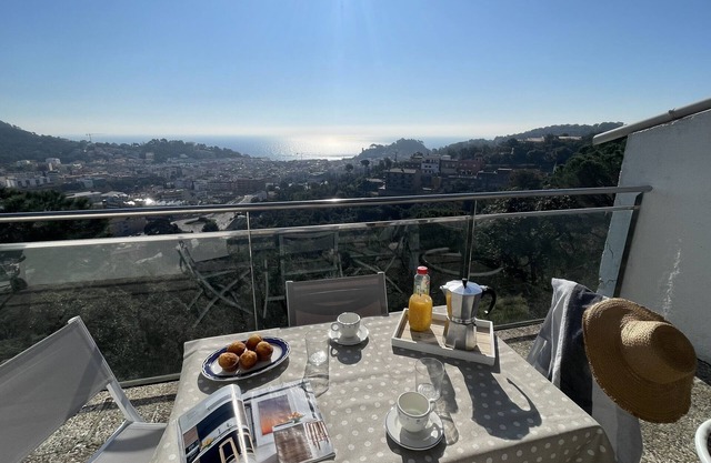 Villa Mediterraneo con vistas al mar, piscina y Wi-Fi