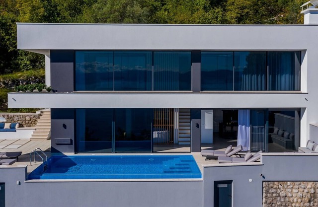 Award Design 2-bedroom Villa: heated pool & spa