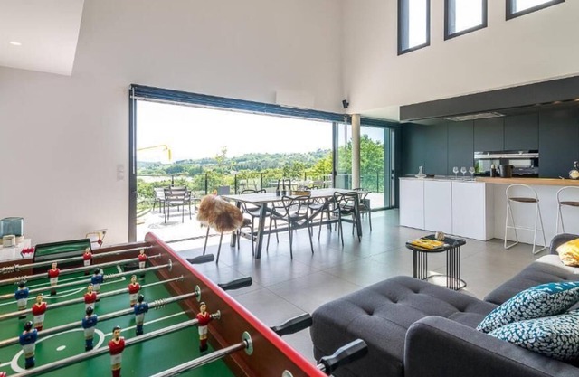 Villa MENDIA, 3 bedrooms, 20 minutes from the beaches