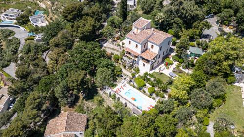 VILLA MONTE CRISTO - Villa conviviale a Nice - Superbe vue, piscine et jeux en plein air