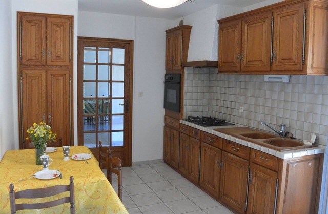 Villa Naladijo, 6 People, heated swimming pool, games, 650m city center