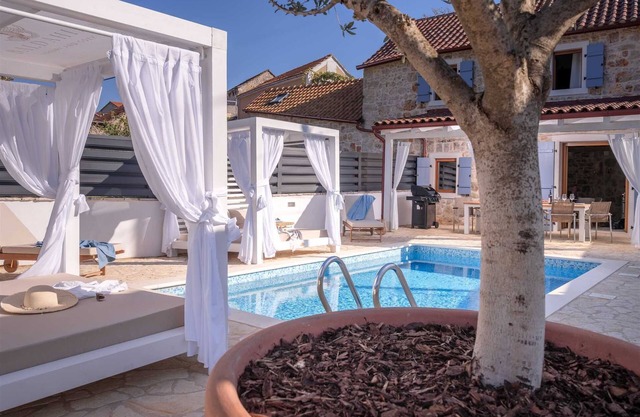 Villa Nativa Hvar - encantadora casa de campo para hasta 8 personas con piscina privada