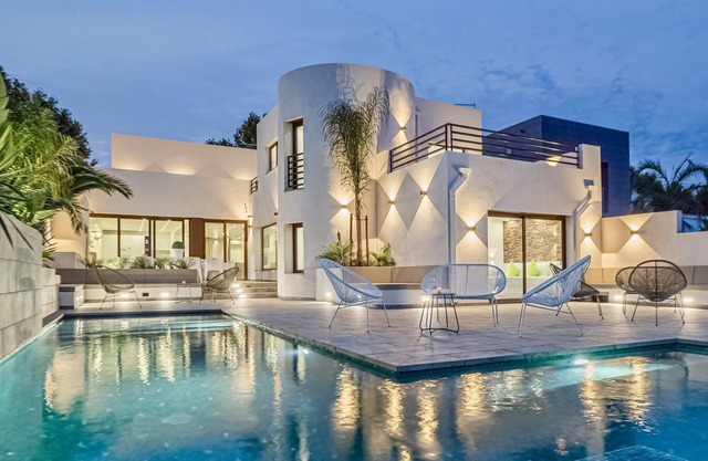 Villa-Baño Privado-Vista a la Piscina