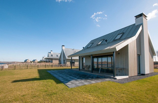 Villa junto al Agua con Diseño Único