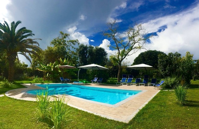 villa oasis piscina y parque