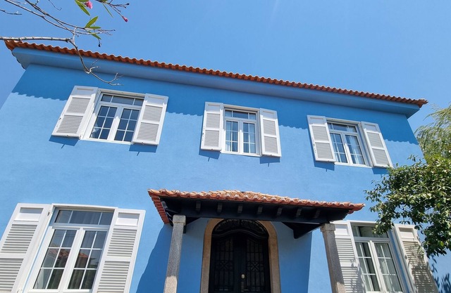 villa 300m2, 12p, 5 habitaciones, 4 baños, gran jardín, jacuzzi y pileta romana.
