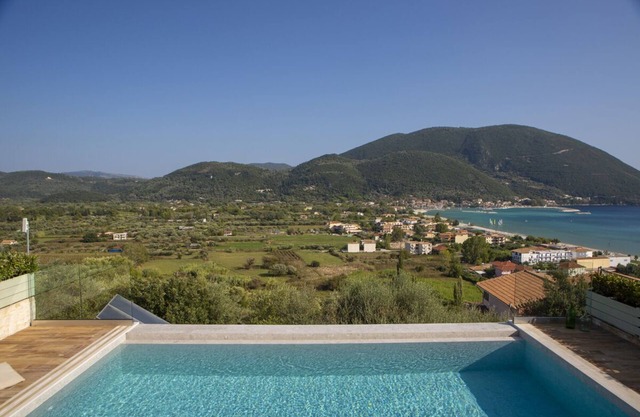Villa en Vasiliki Lefkada con impresionantes vistas al mar y piscina