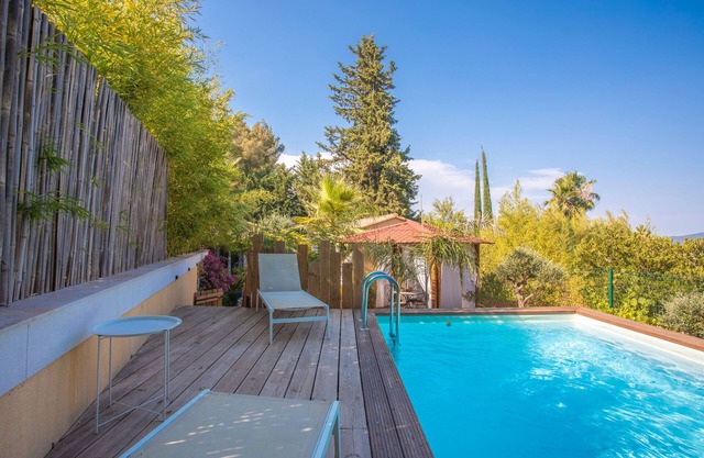 Villa 'Palmiers En Couleurs' con vistas a la montaña, piscina privada y Wi-Fi