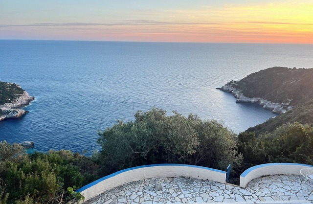 Villa Petritis - Superb Cliff Top Villa con piscina