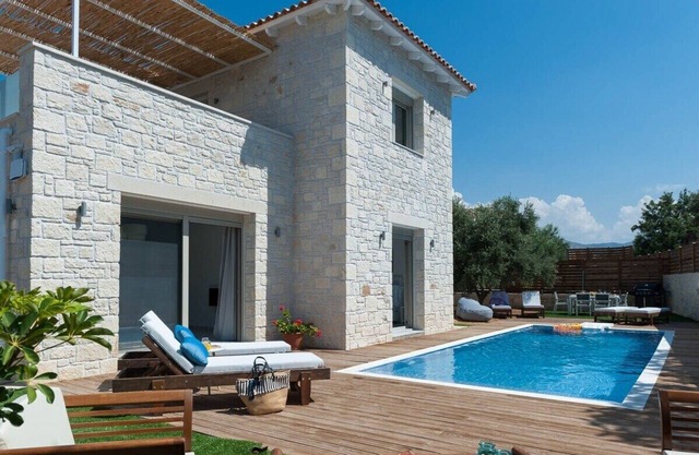 Villa Prima - With Private Heated Pool