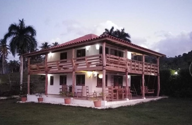 Villa, terreno privado, retiro tranquilo, cerca pero aún aislado