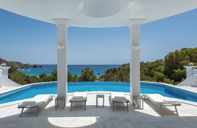 Villa Rica Beach: Tu Refugio de Ensueño a pasos de Cala Jondal Bay