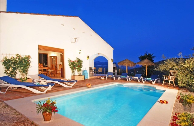 Villa Roble, 8 Pers, Piscina Climatizada, Wifi, BBQ, Petfriendly, A/C