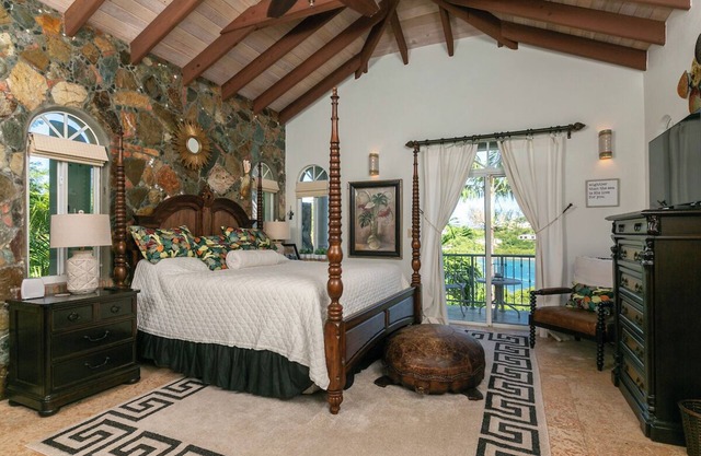 Villa Romance...... 4-bedroom villa with WiFi, AC in Chocolate Hole