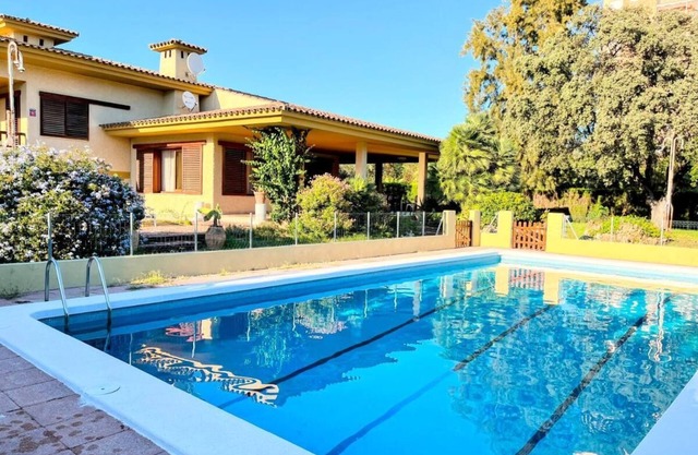 Villa Sigalero con piscina privada (cerca de la playa)