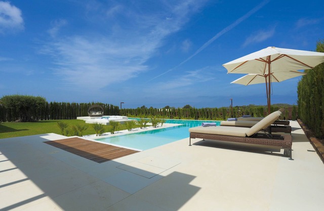 **4HABS. VILLA MODERNA ESPECTACULAR VISTA URBANIZACION LUJO 2 MINS DE CALA CONTA