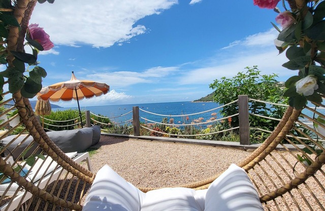 Villa de acceso permanente al mar privado.