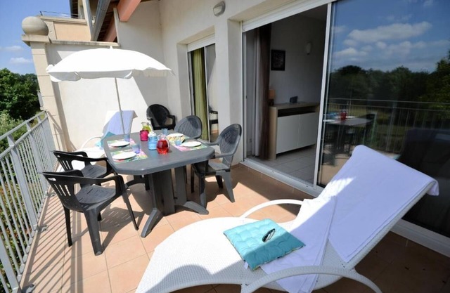Villa-style Getaway: Apartments w/ Terrace/Balcony, Kitchen, Seasonal Pool & BBQ