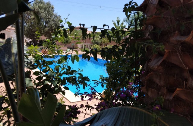 Villa cloturé dans domaine de 1500 m² avec grande piscine