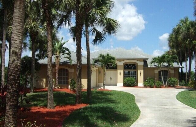 Villa rodeada de palmeras con orientación sur, piscina / calor solar y electr. Zusatzheizungg