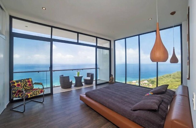 Espectacular casa moderna con vistas panorámicas de la bahía