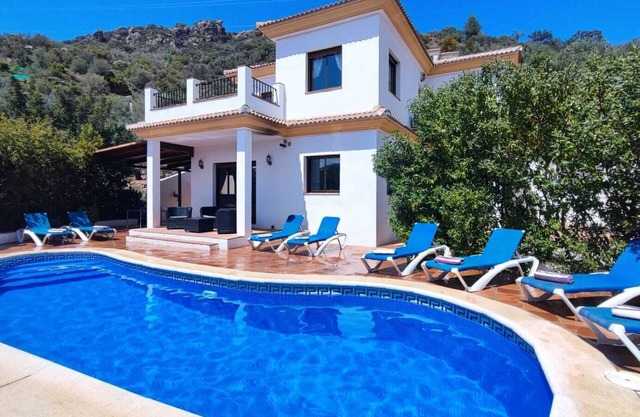 Villa Torcal 3, BBQ, Piscina climatizada , Wifi, BBQ, A/C, Petfriendly