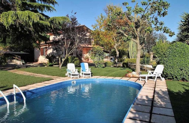 Villa Camporeale a punados kilómetros de la Playa Real de Gaeta