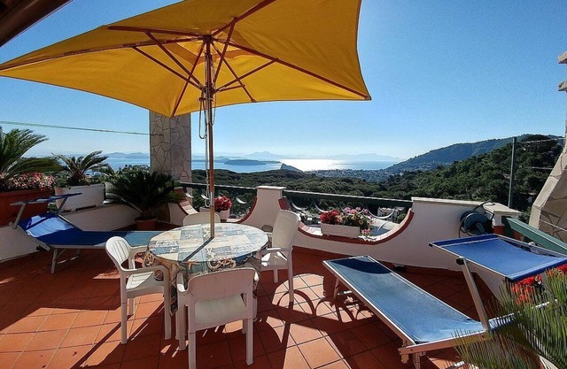 Villa Venturina A: Una casa unifamiliar luminosa y soleada ubicada en la costa alta frente al mar.