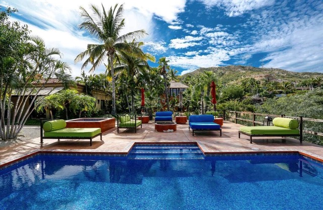 Villa Vida Cabo - Authentic Spacious Ocean View Near Beach & Town