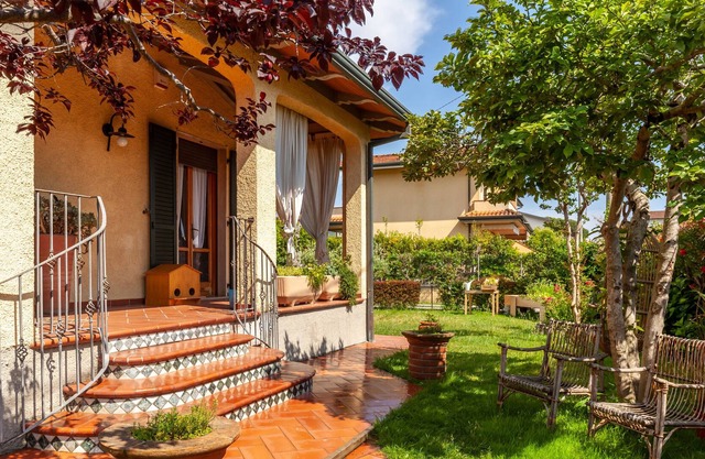 Villa "Viletta Cinquale" con terraza privada, jardín privado y Wi-Fi
