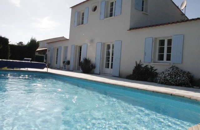 Villa piscina climatizada 200 m playa y bosque bicicletas muy grande jardín muy tranquilo