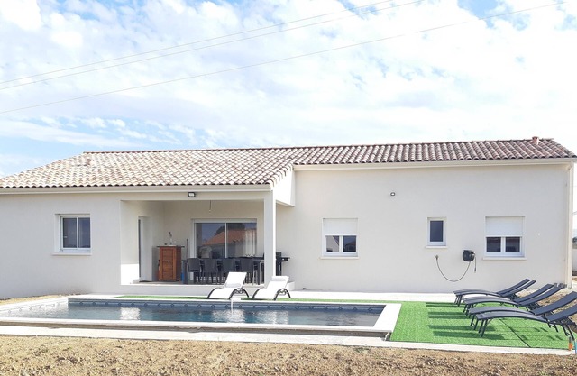Villa con 4 habitaciones y piscina