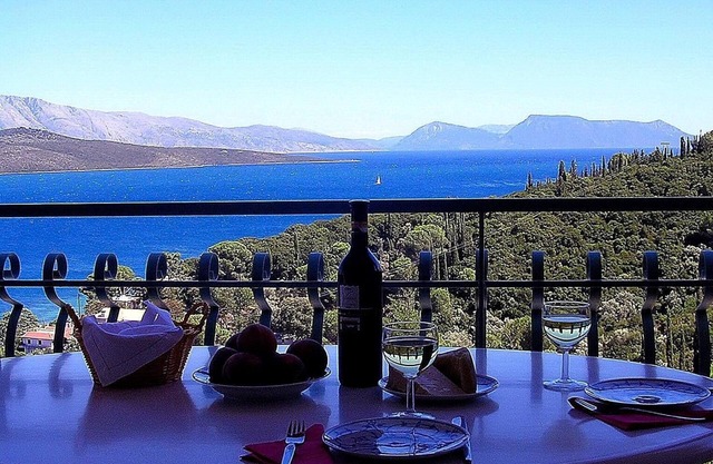 Villa con fantásticas vistas al mar y jardín, 4 o 5 personas.