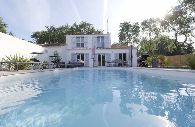 Villa con piscina para 8
