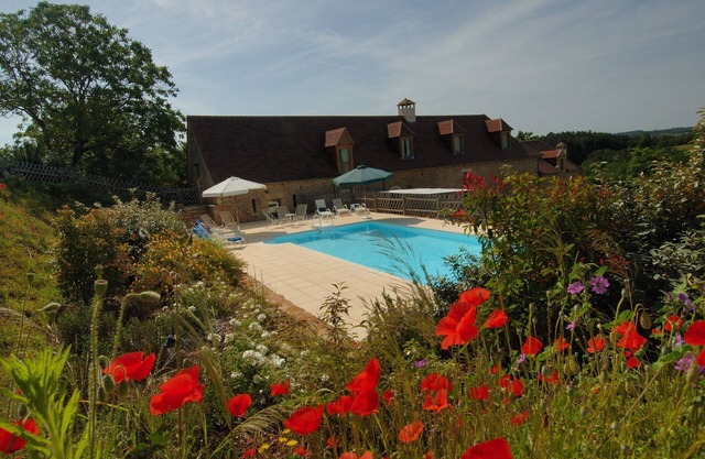 Villa con piscina climatizada en Dordoña cerca de la cueva de Lascaux y Sarlat
