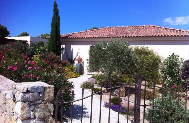 Villa con piscina, 300 metros del mar, para 5 personas, totalmente equipada