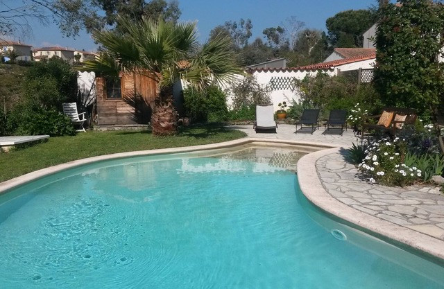 villa con piscina, jardin y tenis