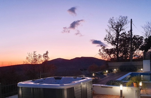 Villa con piscina, Pacífica Oaza Estados con la naturaleza, cerca de Split