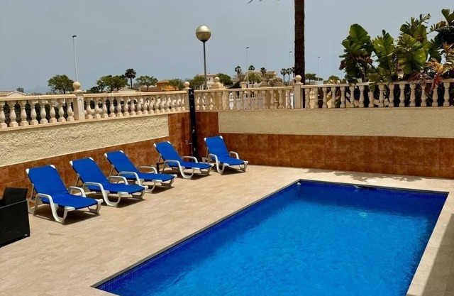 Villa con piscina privada y gran sótano