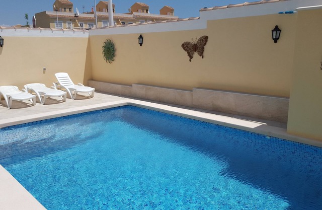 Super Villa Pisc. privado climatizado en verano por 6 p