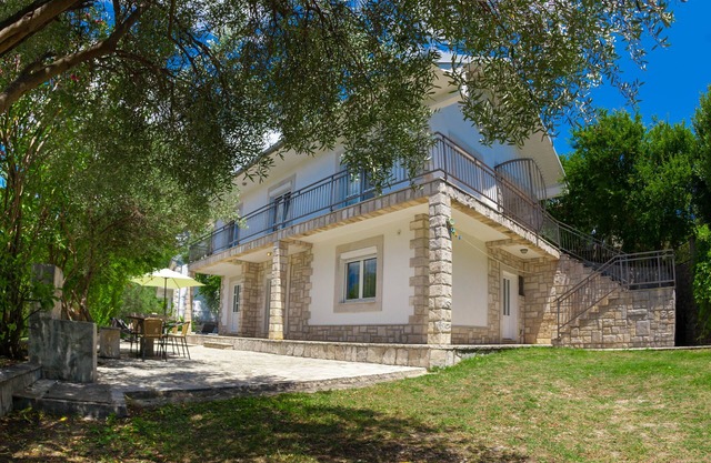 Villa con piscina privada y vistas al mar