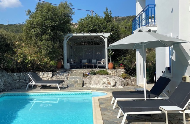 Villa con piscina privada, impresionante vista al mar y la montaña, barbacoa, alojamiento de alta ca