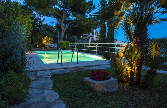 Villa con piscina privada y vistas al mar