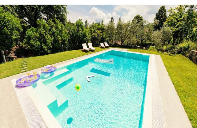 Villa con piscina privada en Lucca, ofertas especiales!
