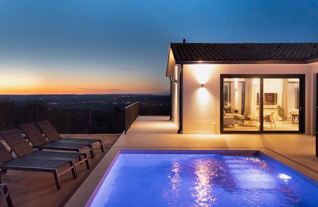 Casa vacacional con piscina privada, sauna y gimnasio